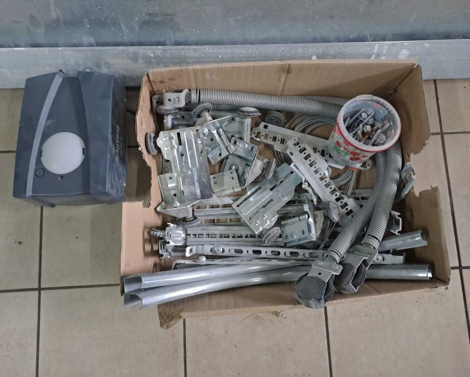 Brama garażowa segmentowa HÖRMANN Renomatic 42 + napęd ProLift 700
