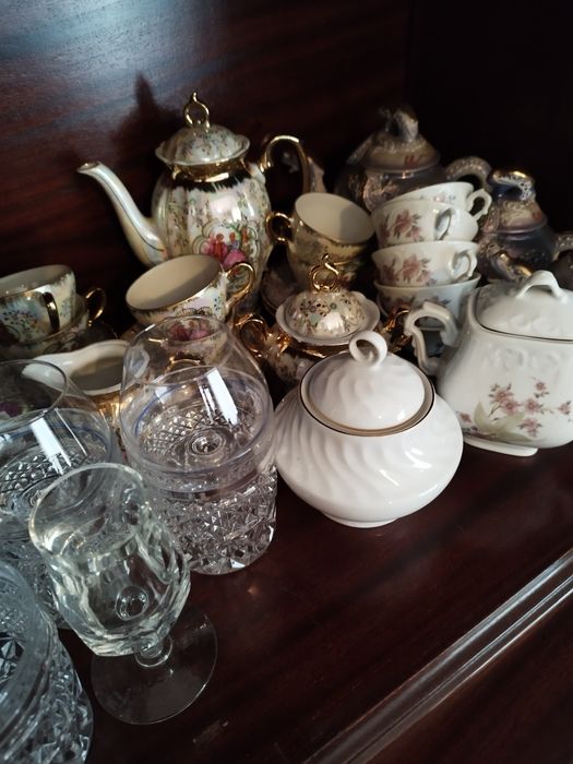 Porcelanas e cristais antigos