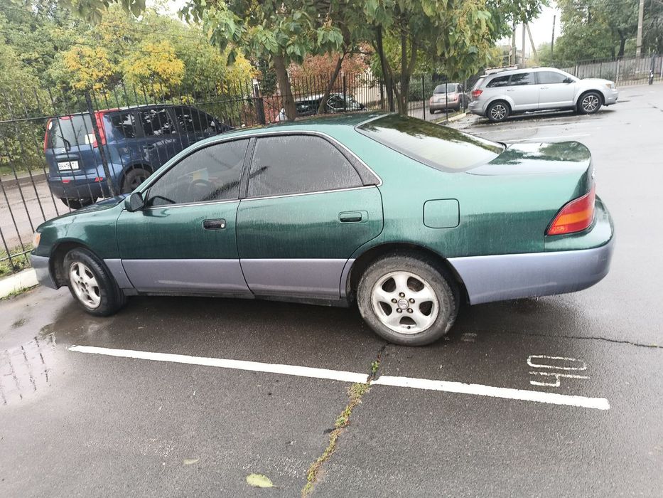 Lexus ES300 Лексус по цене део. ЗА 2000 НЕ ОТДАМ!!!