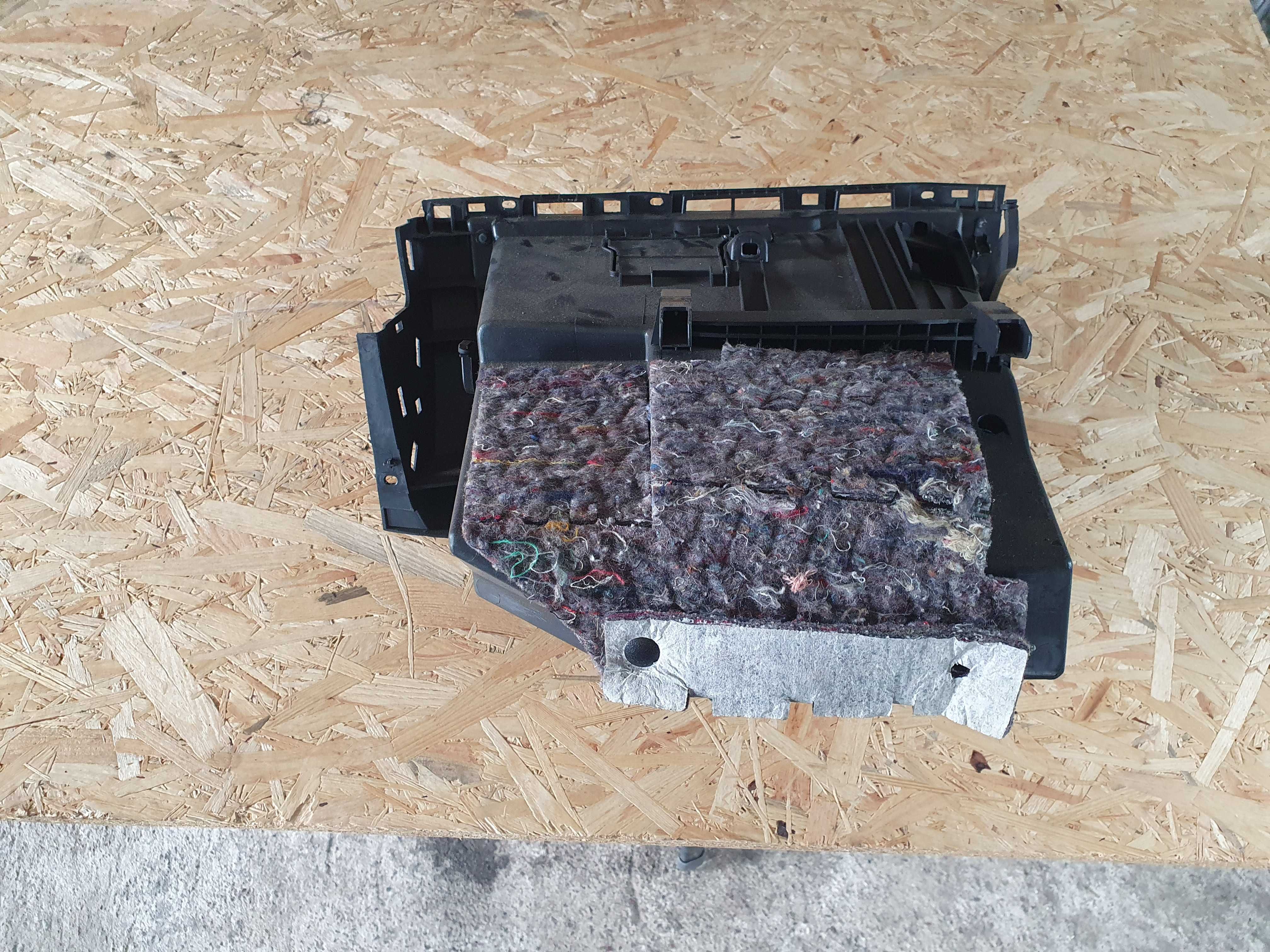 Schowek pasażera prawy Renault Clio 3 III europa sprawny