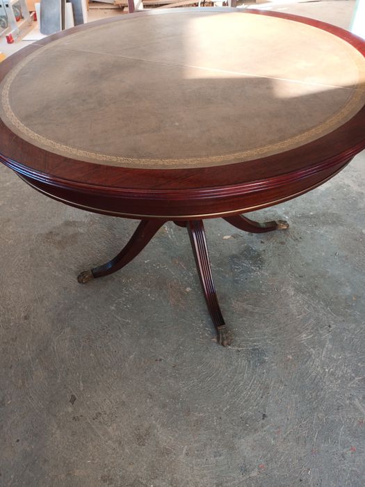 Stól Okrągły Antyk na lwich lapach