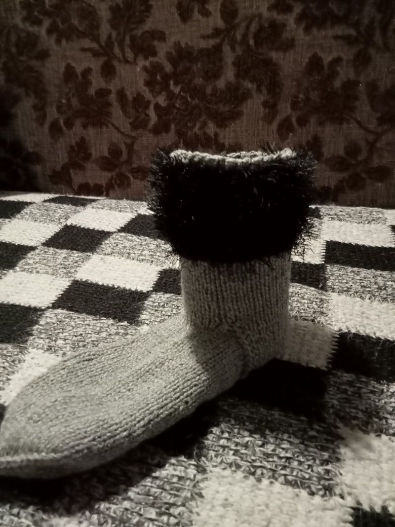 Теплые вязаные носки ручной работы