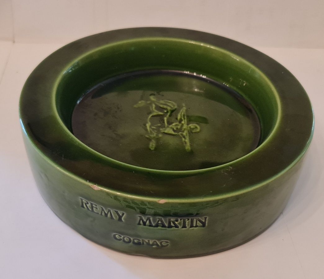 DUŻA Popielniczka REMY MARTIN ok. 20 cm
Oryginał
Zielona ceramika Vint