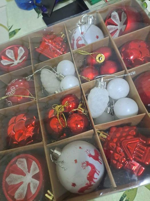 Conjunto de 40 Peças de Natal Vermelhas e Brancas