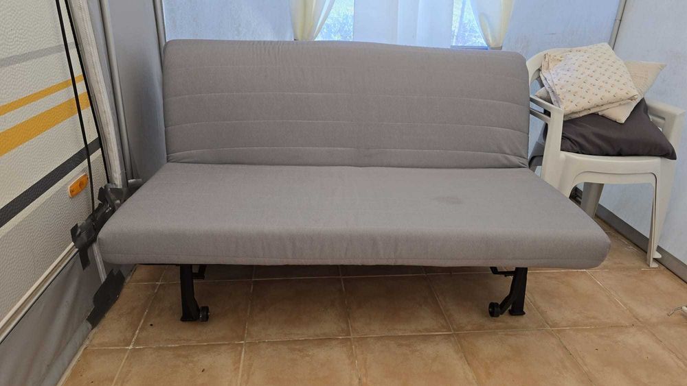 Sofá-cama ikea com colchão
