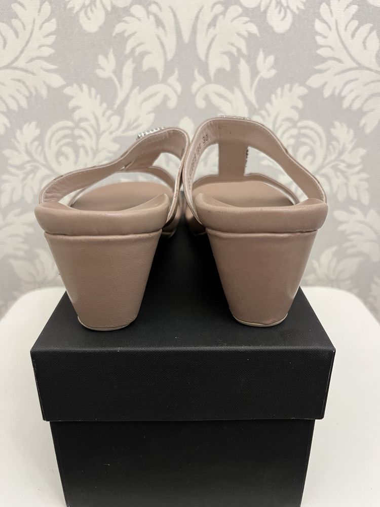 $$$ Продам Сандалли женские TJ Collection 38р новые $$$