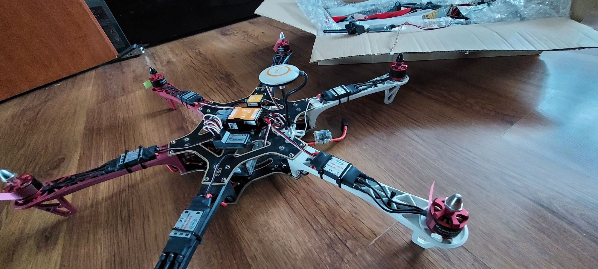 Dron hexacopter z DJI Naza V2