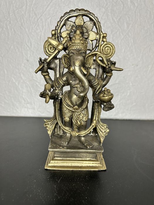 Антична бронзова статуя Ганеші у позолоті