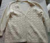 Sweter elegancki z perłami i wstążką