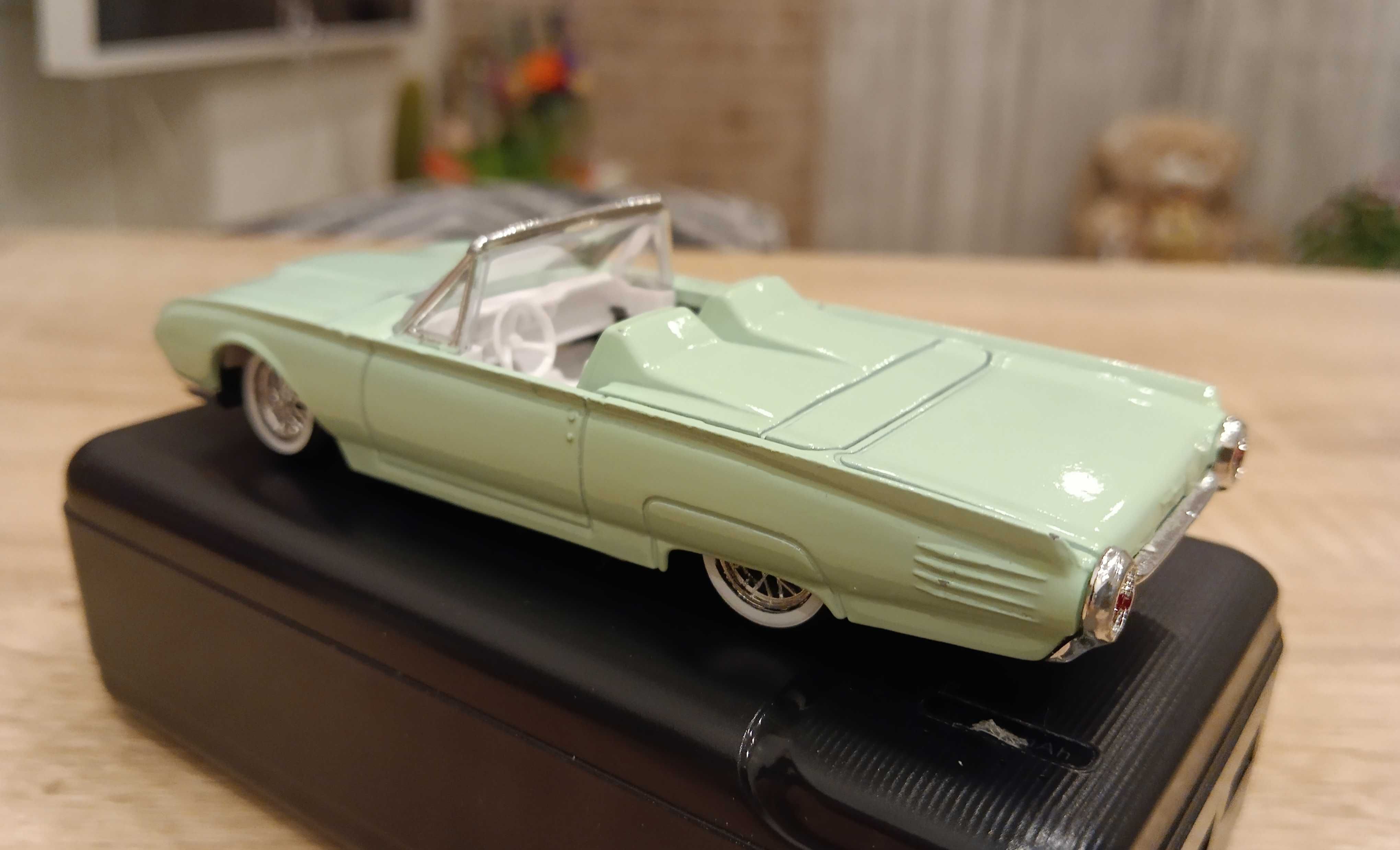 Модель 1961 Ford Thunderbird - Solido 1:43