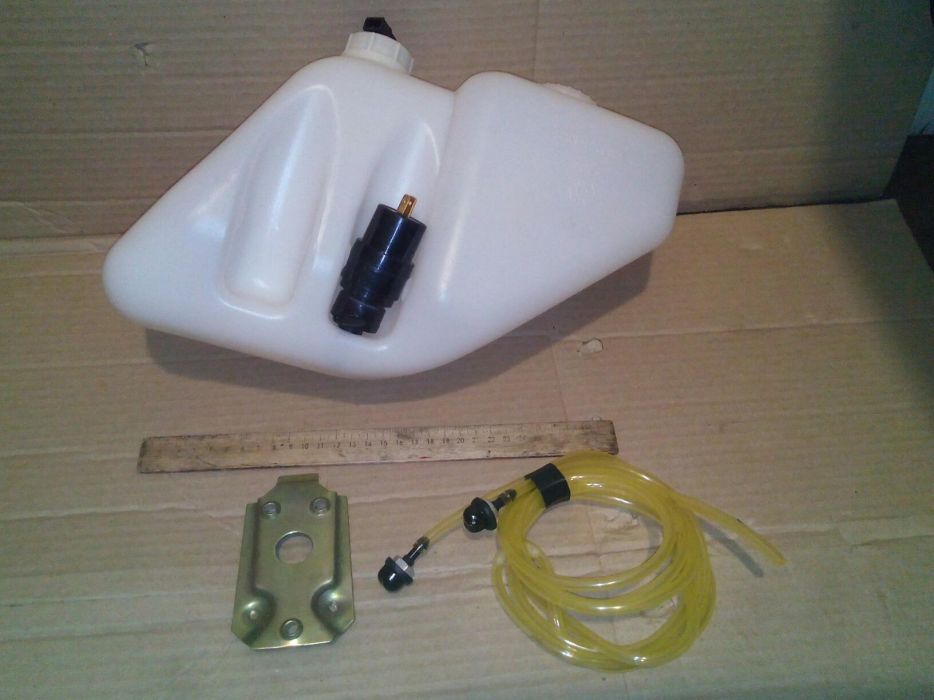 Бачок омывателя ВАЗ на 5л с датчиком уровня комплект.