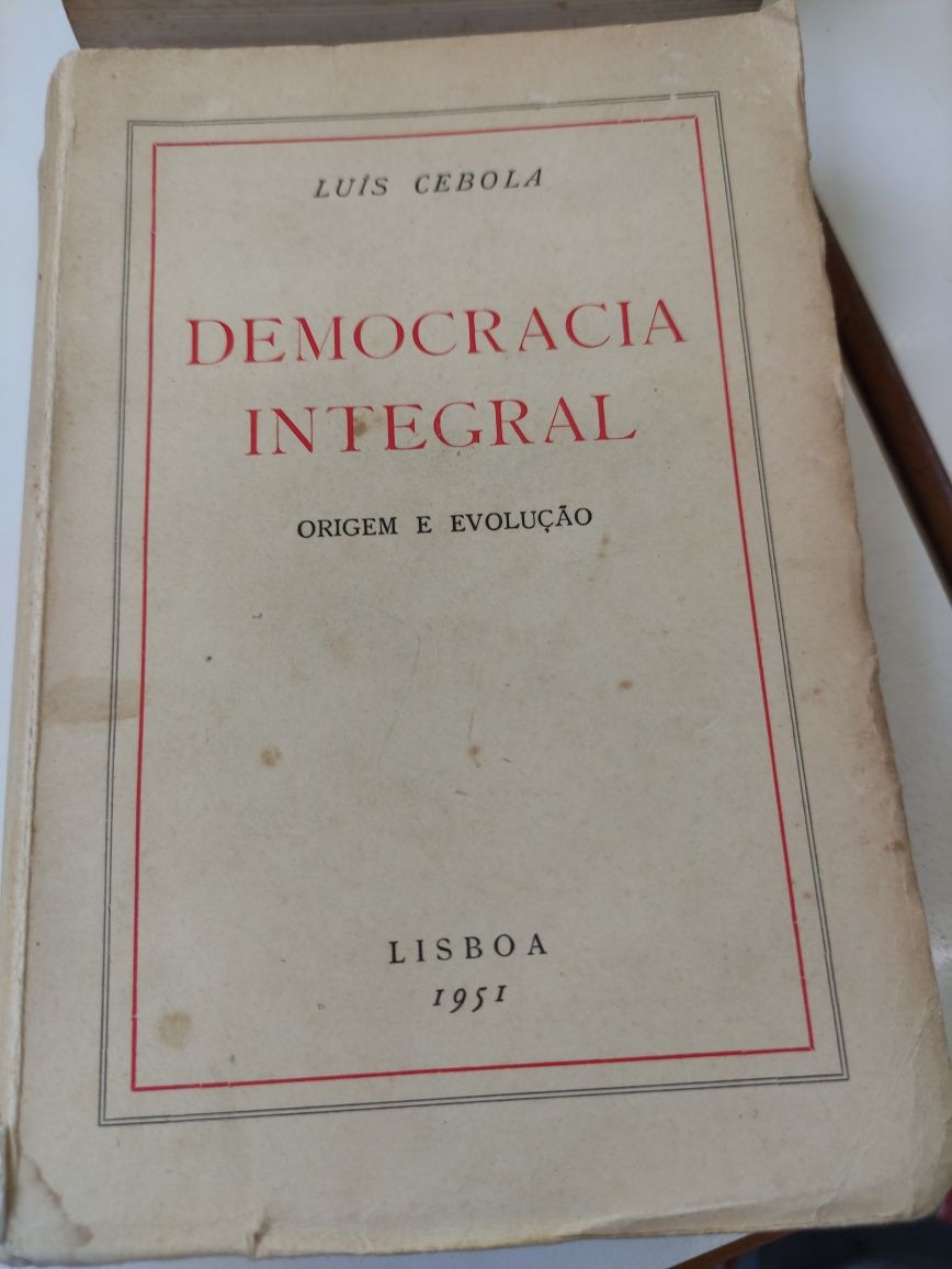 Livro Antigo " Democracia Integral "