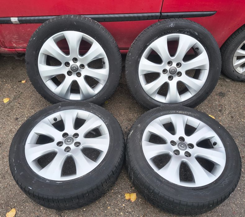 Komplet kół zimowych Opel 5x105 Nokian 215/55/17