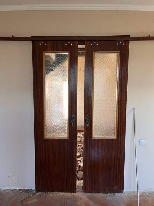 Розсувні та нерозсувні деревʼяні двері (шпон) зі СКЛОМ