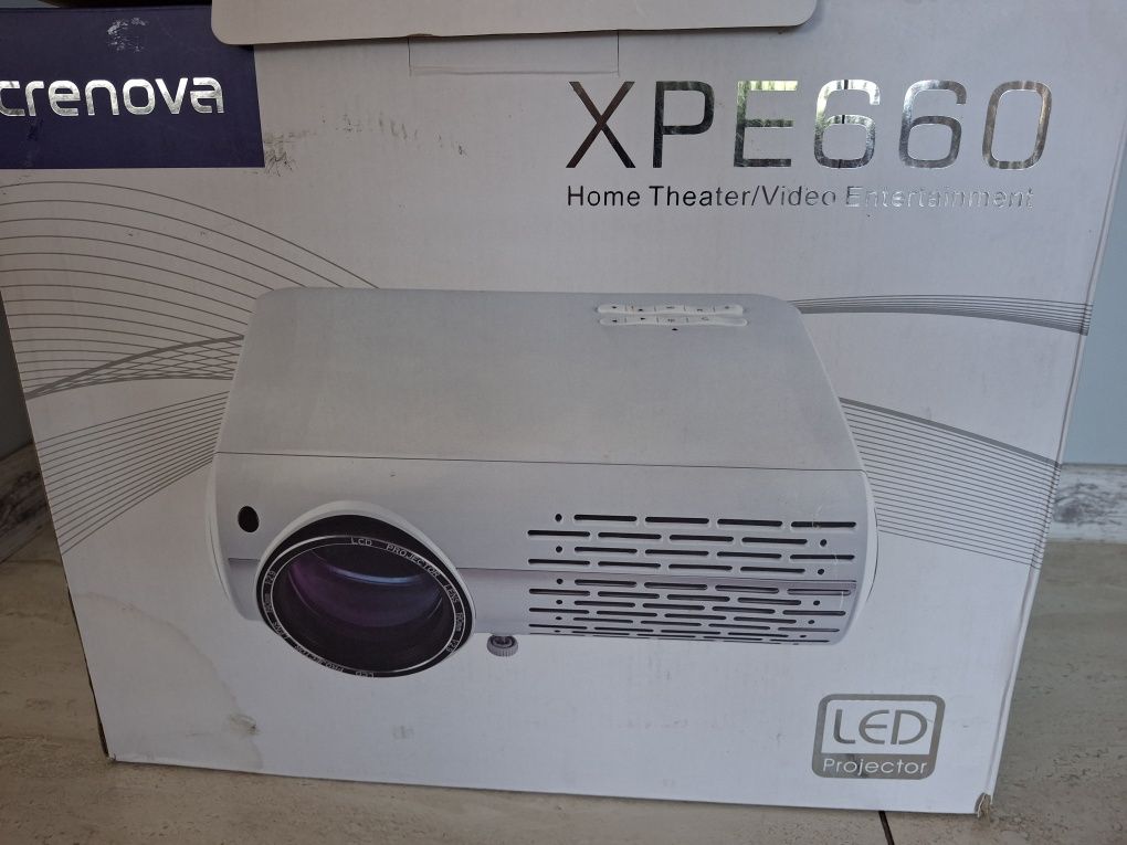 Projektor LED  Crenova XPE660  1280x800px Biały