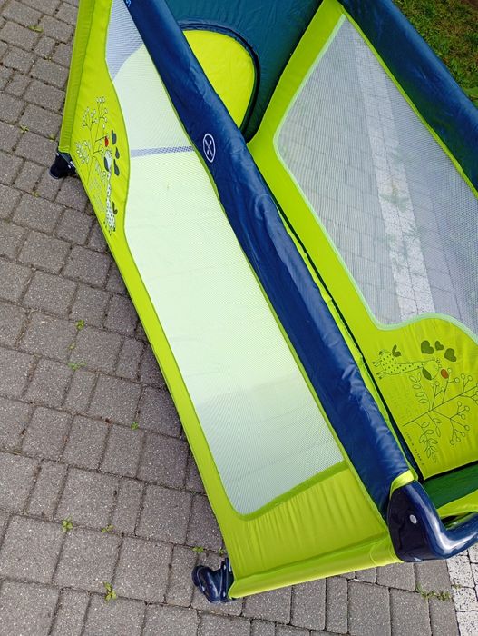 Łóżeczko turystyczne z dodatkowym materacem