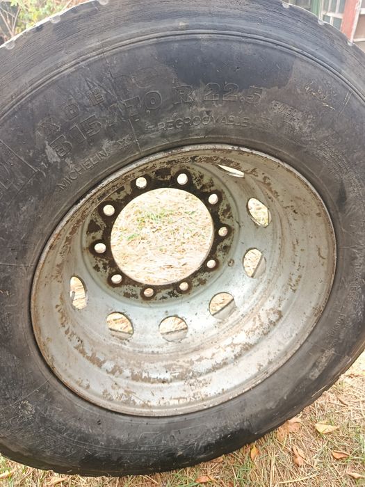 Продам запаску 22.5