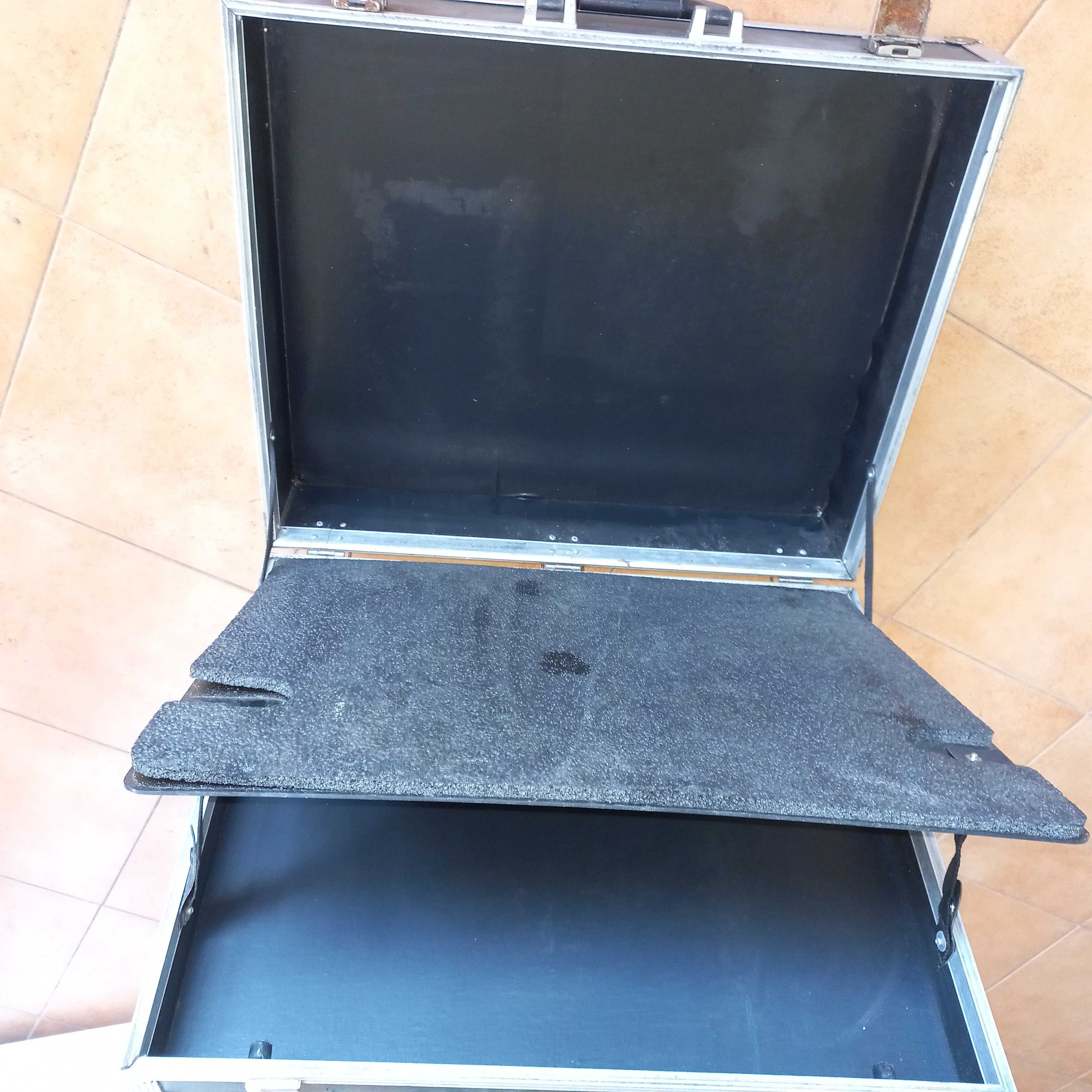 Caixa de transporte aluminio resistente - 75 Litros