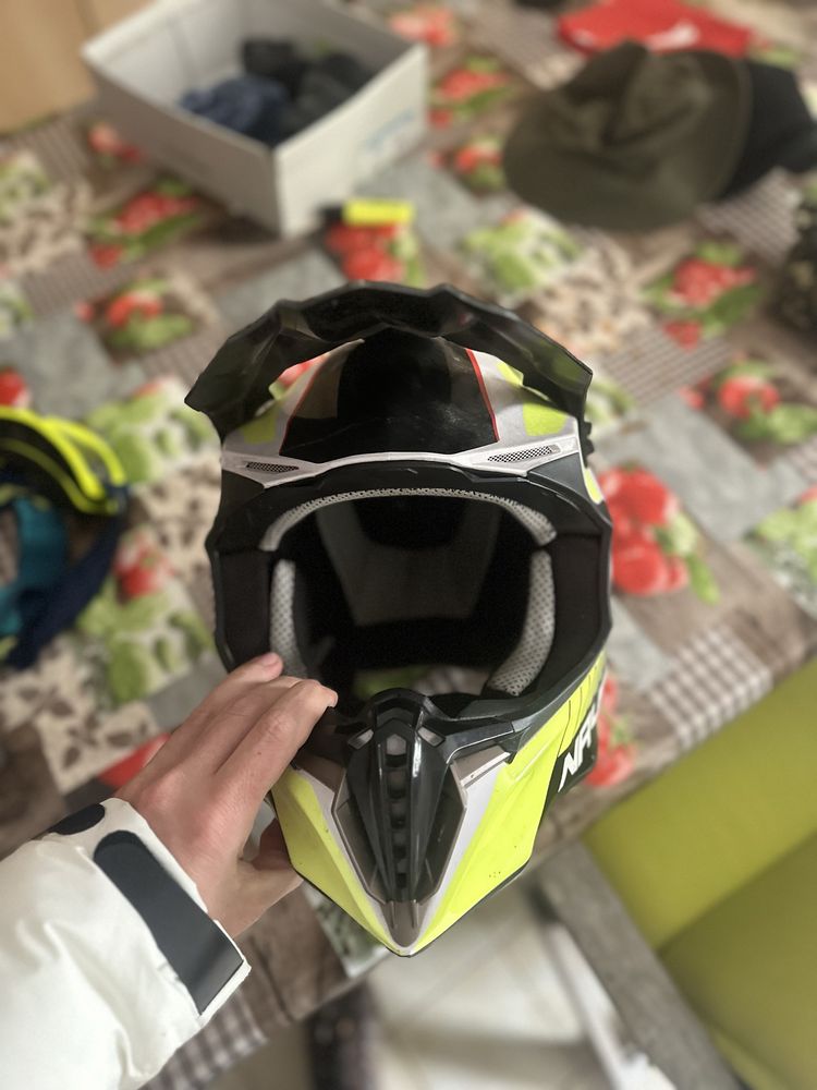 Capacete enduro com 10 horas de uso