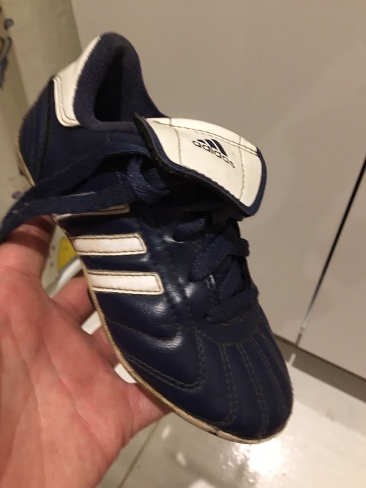 Chuteiras de criança Adidas numero 29 em bom estado