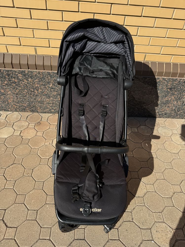 Продаю прогулочную коляску Easywalker