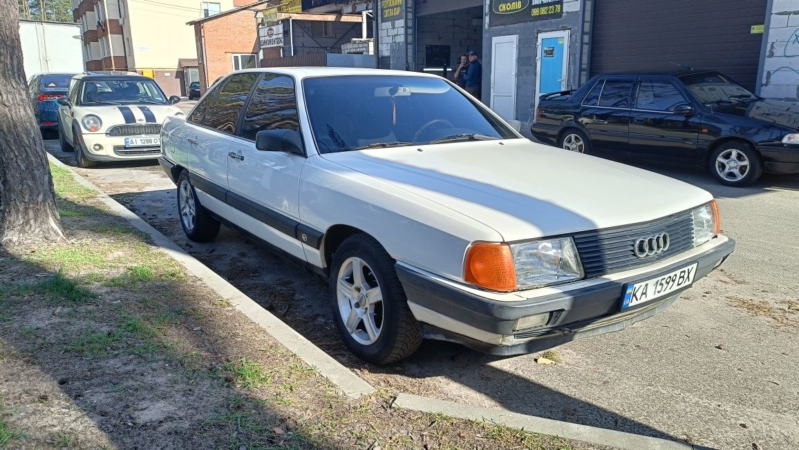 Продам Audi 100 2.3