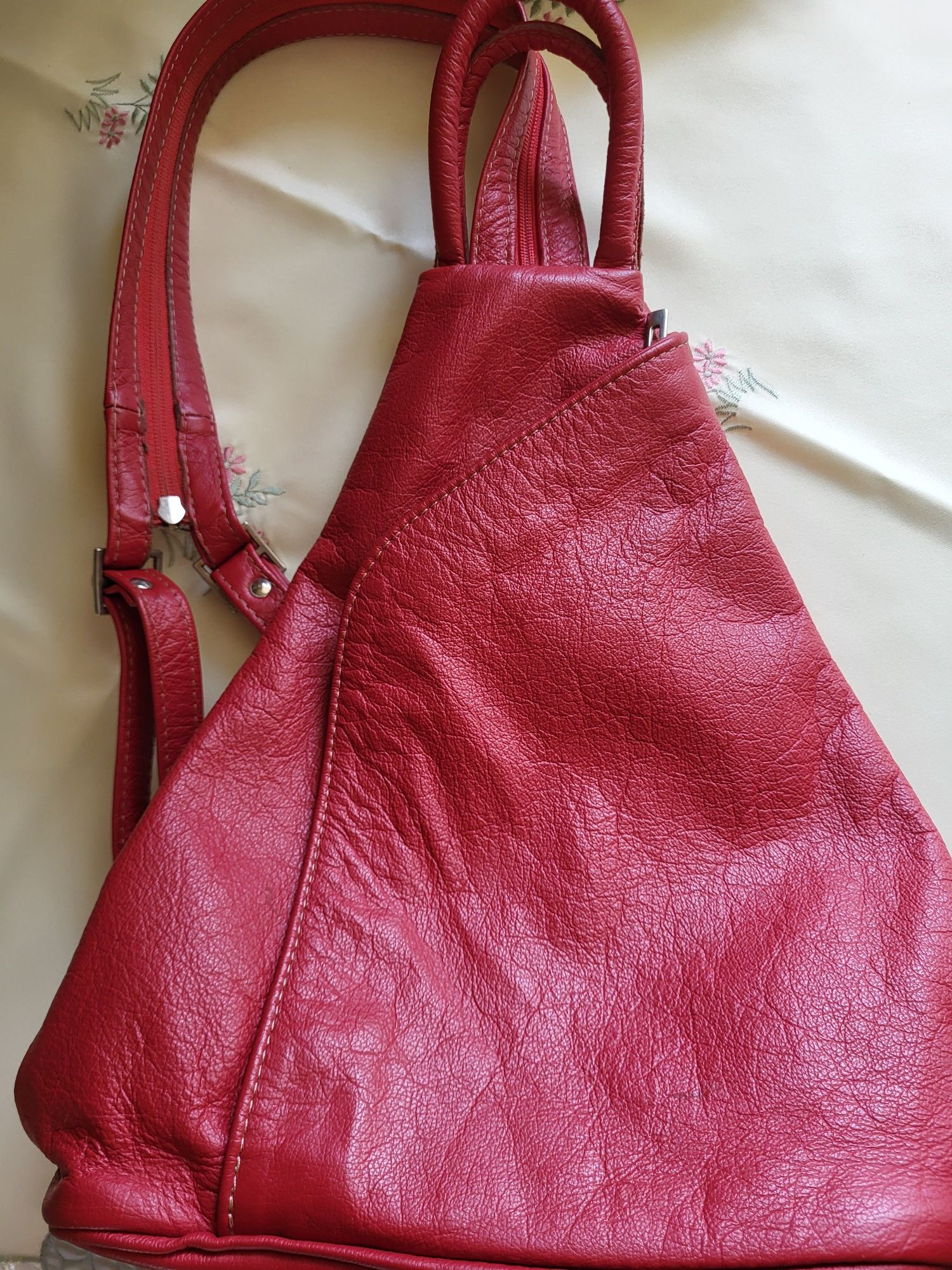 Plecak czerwony o pięknym odcieniu nowy nieużywany