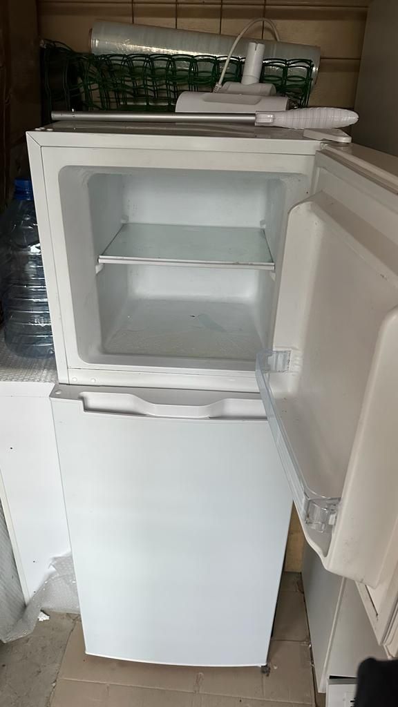 Продам холодильник с декоративою шафою до нього