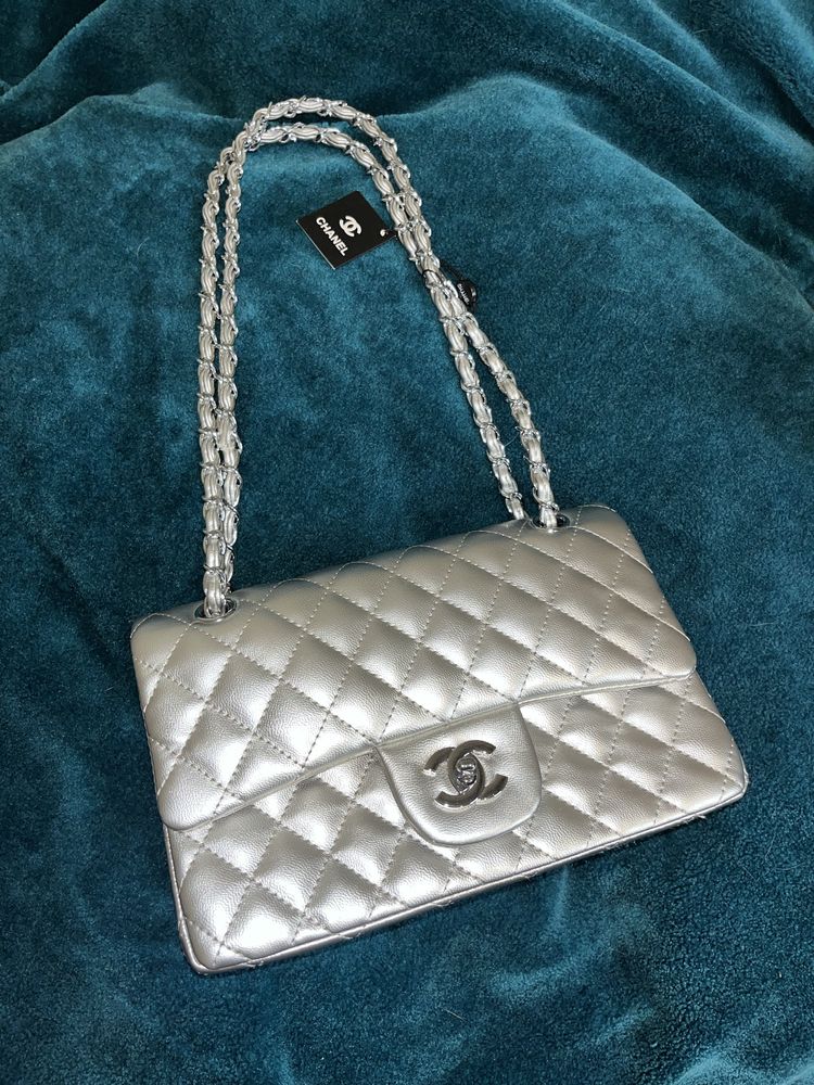 Сумка chanel срібна