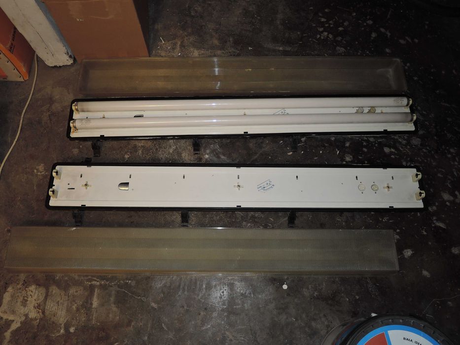 Dwie oprawy do świetlówek PRL