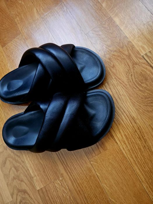 Сандалі-шльопанці шкіряні