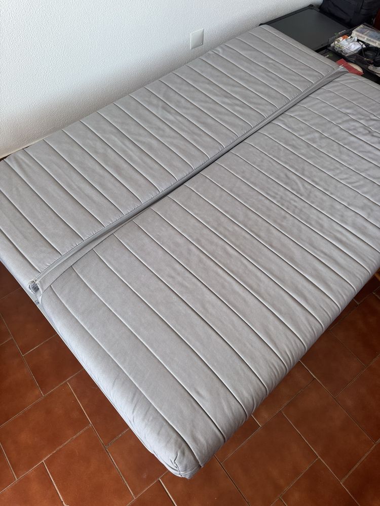 Sofa-cama 3 lugares com colchao e capa protetora incluida