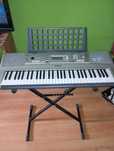 Keyboard Yamaha z stojakiem i miejscem na nuty