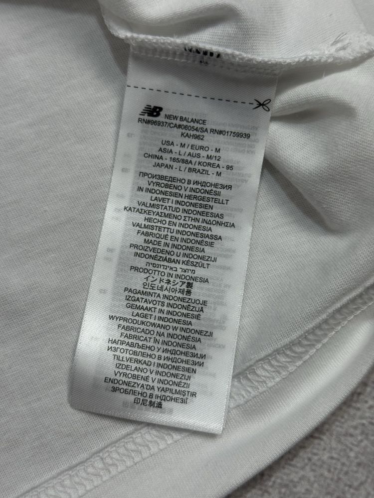 Женская футболка New Balance