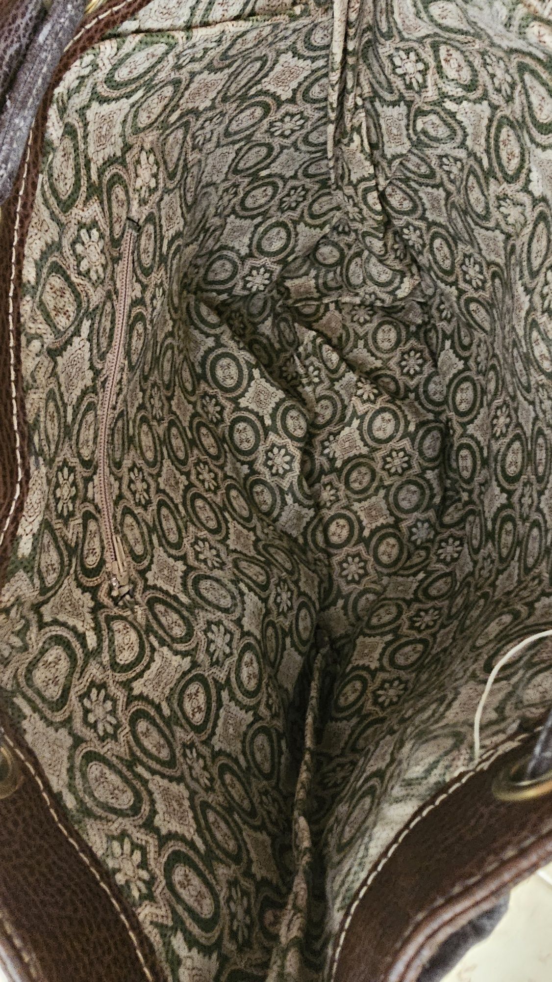 Mala de mão de senhora em castanho