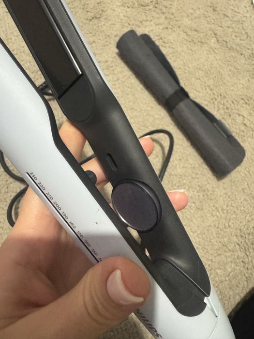 Вирівнювач волосся Philips BHS520/00