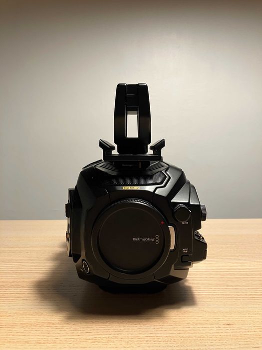 Blackmagic Ursa Mini Pro 4.6k G2 + Shoulder Mount + PL