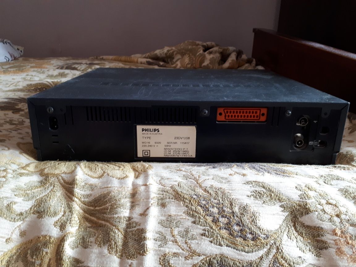 Відеомагнітофон PHILIPS 23DV1