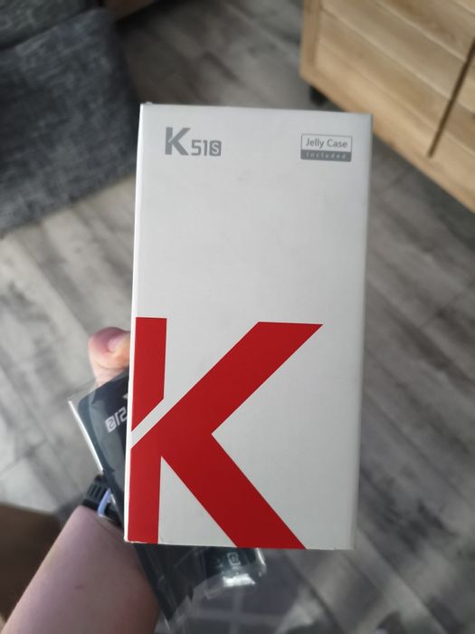 Telefon LG z akcesoriami