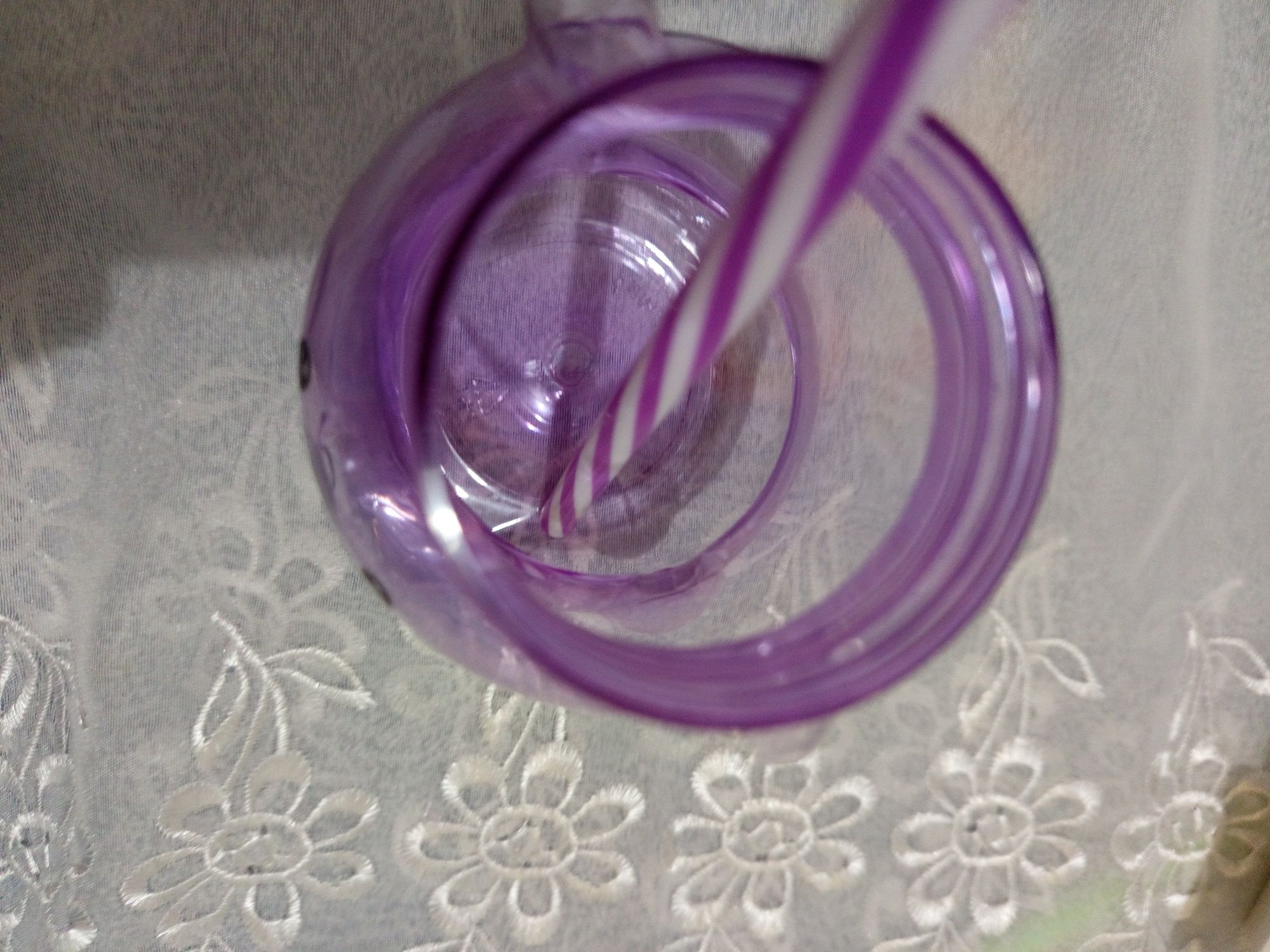 Copo em formato urso roxo.