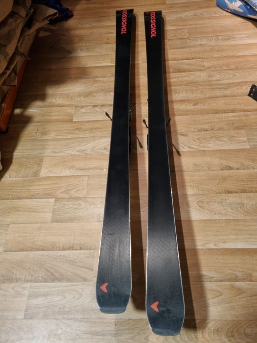 Narty zjazdowe Rossignol