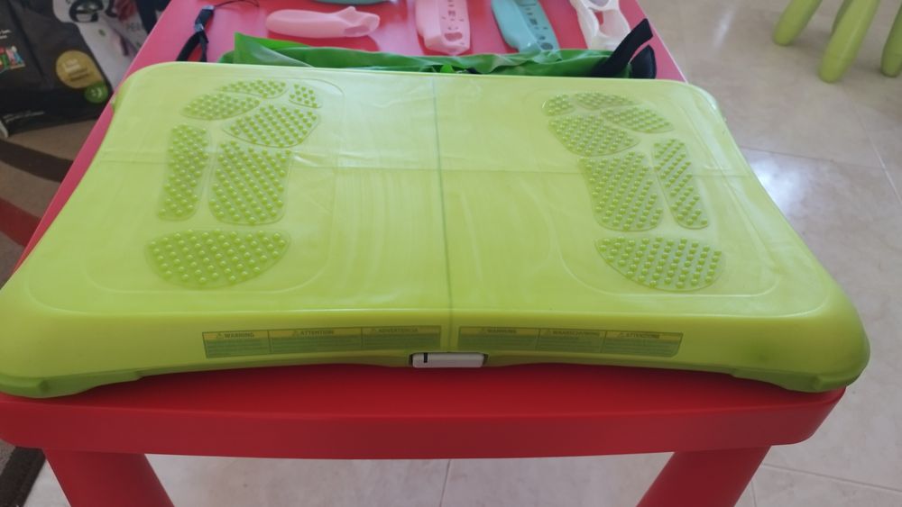 Consola Wii com todos os acessórios na imagem