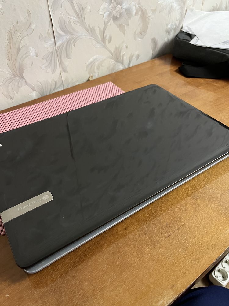 Ноутбук Gateway NE56R10u на запчастини