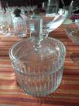 Taças de vidro e manteigueira de cristal variadas