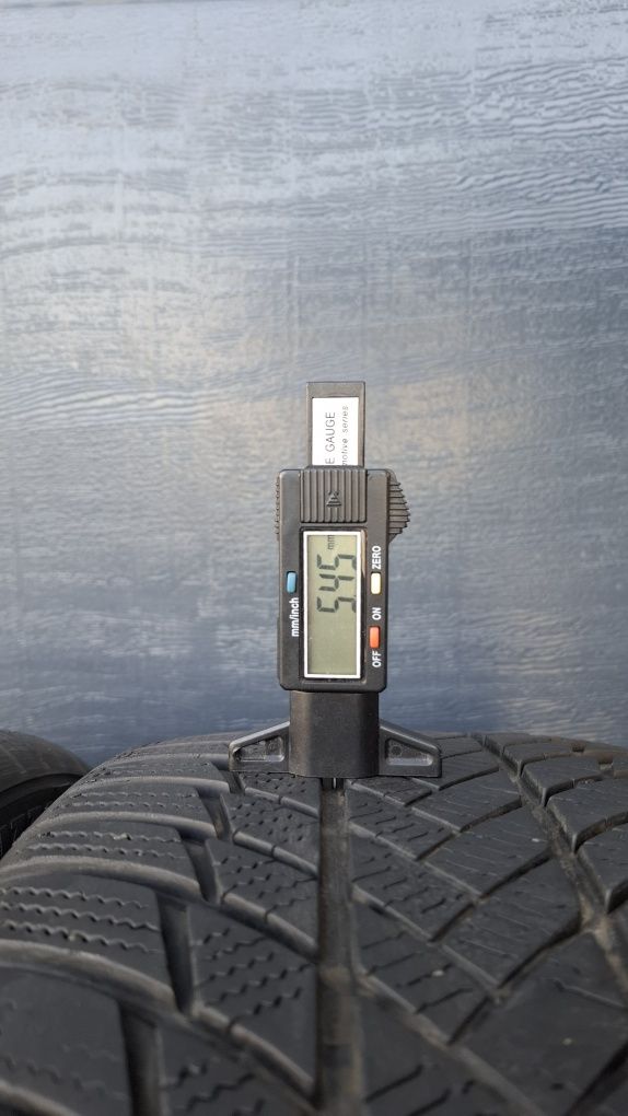 Bridgestone 235/45 R20 Blizzak