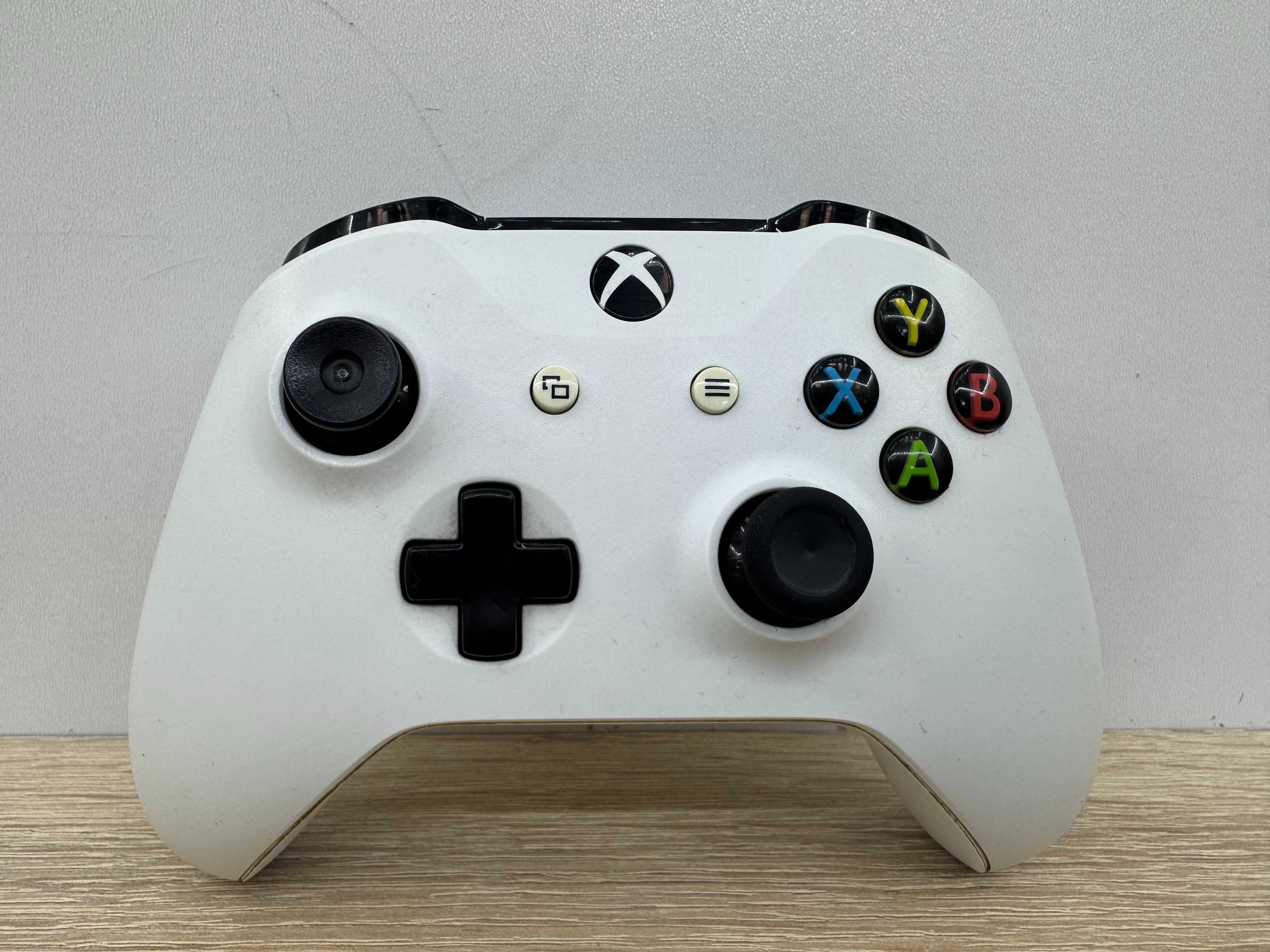 Konsola Xbox One S 1 TB biała z napędem + oryginalny pad, okablowanie