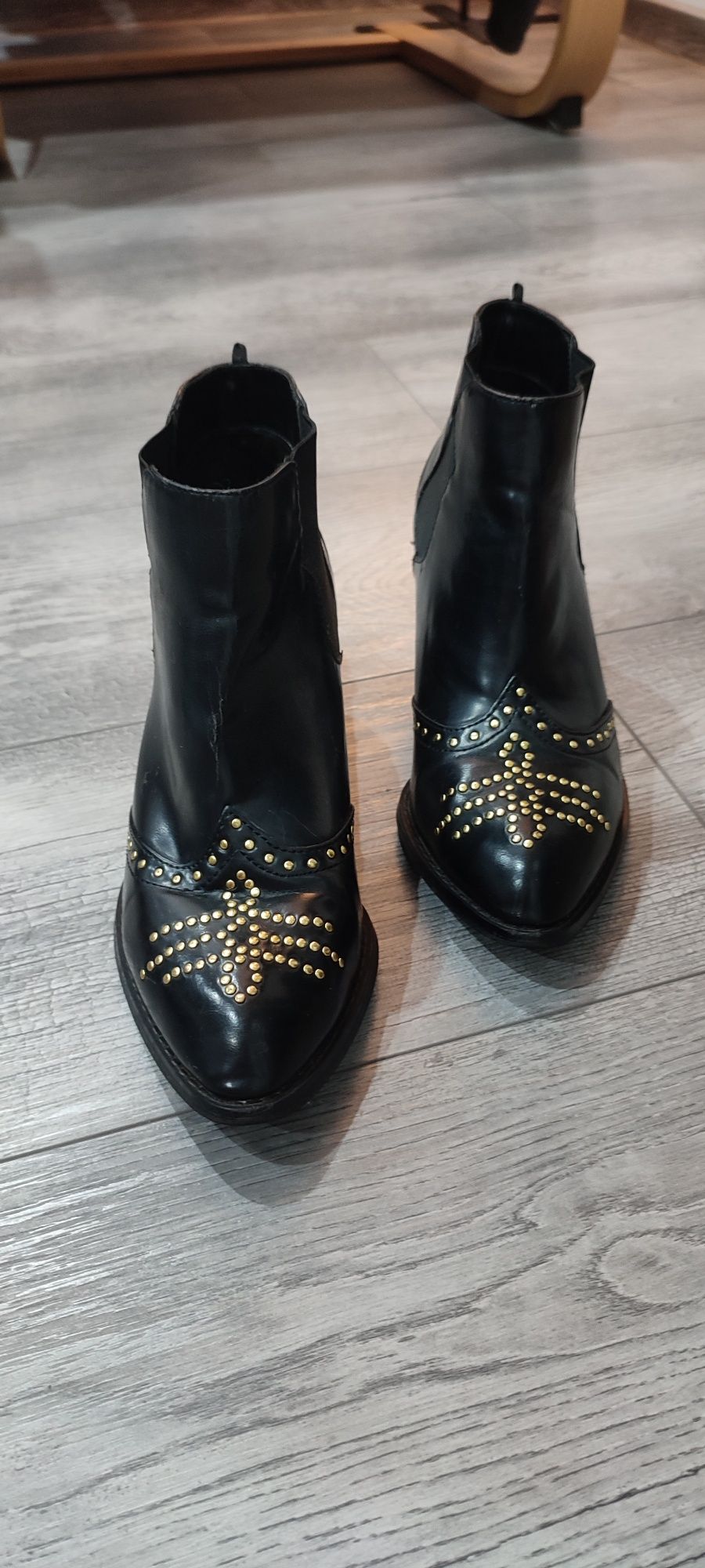 Sztyblety z ćwiekami  firmy H&M , botki