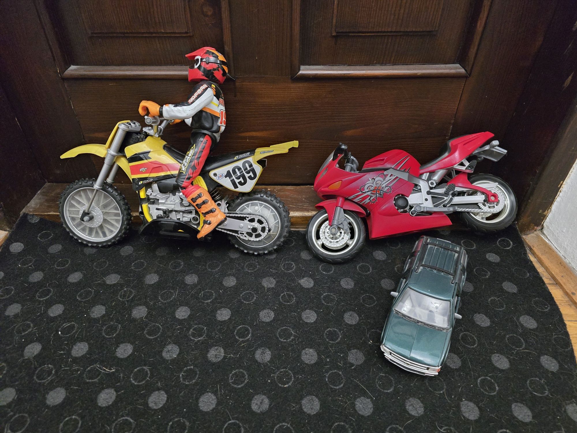 Maskotka , duży pluszaki stonoga oraz zabawka motor krosowy i ścigacz