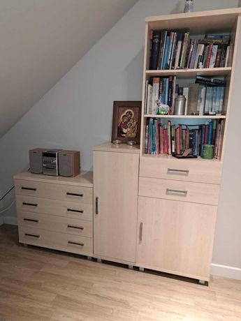 Oddam 2 komplety mebli i biurko