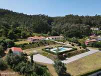 Moradia T3 + T2 térrea com anexo ,piscina,garagem e jardim com vistas